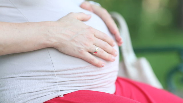 detail expecting mother