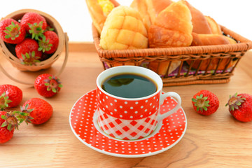 温かいコーヒーとパン