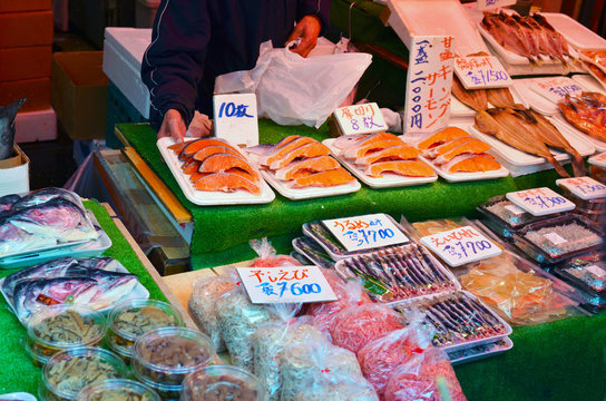 Ame-Yoko (Ameya yokocho) Fish Market in Tokyo, Japan.