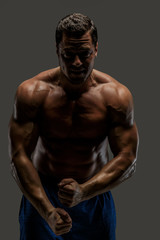 Fototapeta na wymiar Awesome muscular guy posing in studio.