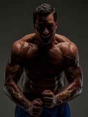 Fototapeta na wymiar Handsome bodybuilder in studio