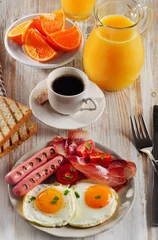 Foto auf Acrylglas Fried Eggs , bacon, sausages and fresh orange juice © bit24