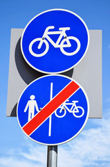 Bicycle road signs © majorosl66