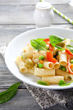 Pasta with vegetables in a bowl
