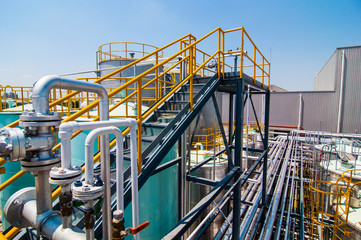 Plate form structure process Oil pipeline in factory plant.