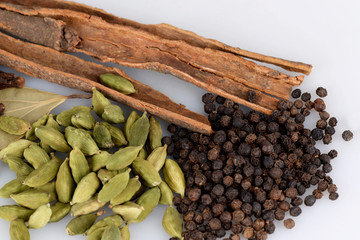 ingredients for garam masala , indian spice mix