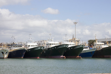 Barche da pesca ormeggiate al porto