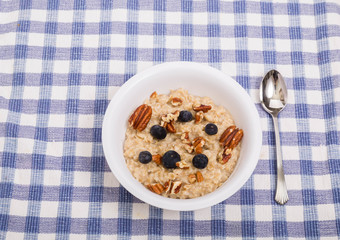 Oatmeal with Blueberries and Pecans