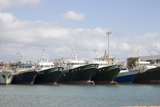 Barche da pesca ormeggiate al porto