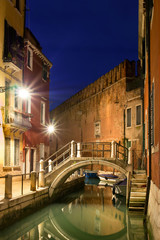 Fototapeta na wymiar Night street and channel in Venice