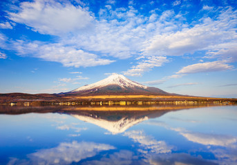 Obraz premium Mt.Fuji with Lake Yamanaka, Yamanashi, Japan