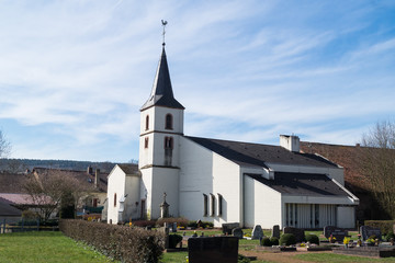 Fototapeta na wymiar Kirche in Merchern