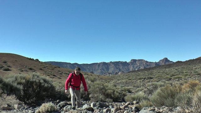 randonneur dans le d&eacute;sert