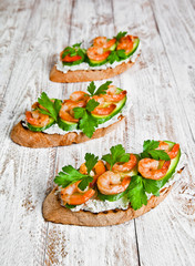 shrimp sandwich