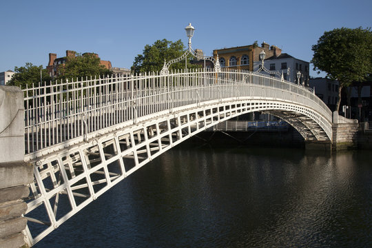 Ha'Penny Bridge And The River Liffey, Dublin