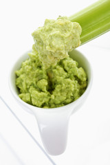 Schälchen mit Avocadocreme, Dip, dippen, Taco chips