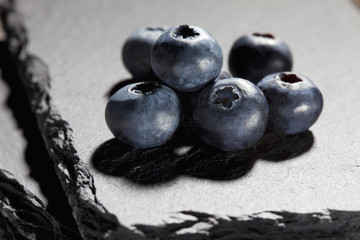 Heidelbeere, Blaubeeren, schwarzer Schiefer