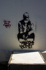 sozialkritisches Graffiti in San Francisco - obrazy, fototapety, plakaty