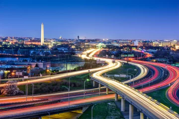 Fotobehang Washington DC, skyline met snelwegen en monumenten. © SeanPavonePhoto