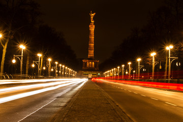 Fototapeta na wymiar Traffic at night with the Berlin Victory Column