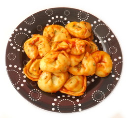 Tortellonis in Tomatensauce