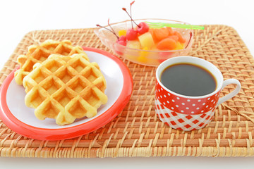 美味しそうなワッフルと珈琲