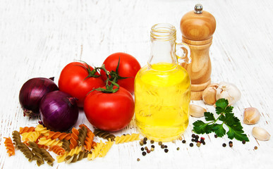 tomatoes, fusilli, garlic and olive oil