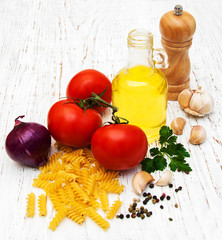 tomatoes, fusilli, garlic and olive oil