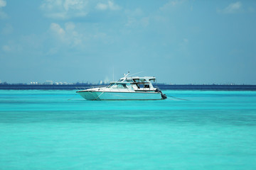 Obraz na płótnie Canvas Yacht over ocean water background