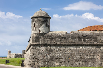 Vista del Baluarte de santo domingo en la muralla de la ciudad antigua de Cartagena de Indias en...