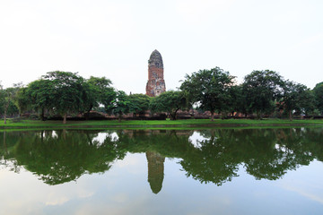 Fototapeta na wymiar Buddha and Pagoda statue Ayutthaya-Thailand.