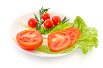 Obraz na płótnie Canvas Lettuce and tomatoes isolated on white background