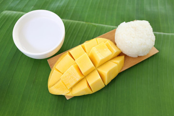 Ripe mango sticky rice.