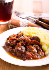 Stewed liver with plums