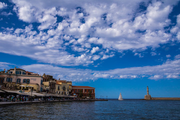 Obraz premium Venezianischer Hafen von Chania auf Kreta mit Leuchtturm