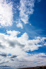 Blauer Himmel mit Wolken