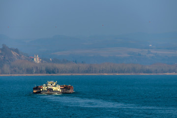 Frachter mit Sch&uuml;ttgut unterwegs