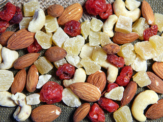 ассорти орехов и фруктов