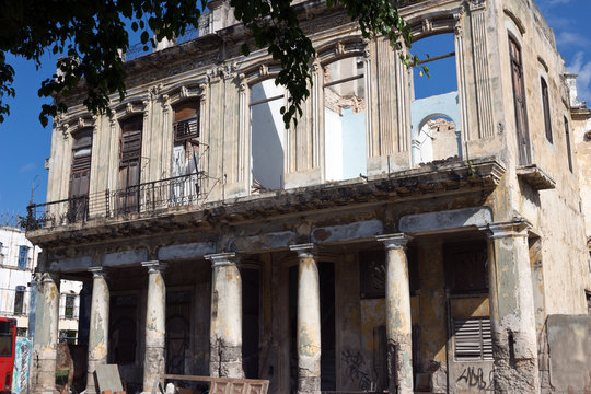 Havana - the Paseo del Prado, decay facade of colonial building