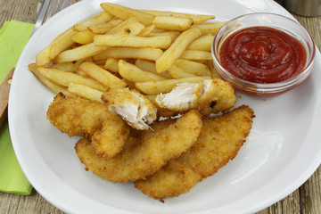 beignets de poulet panées et frites