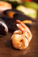 Grilled shrimps and vegetables