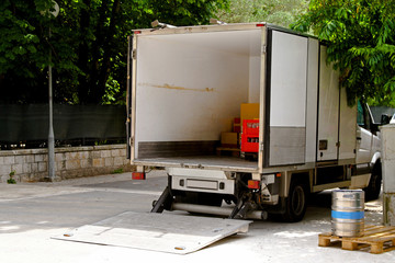 Delivery van © markobe