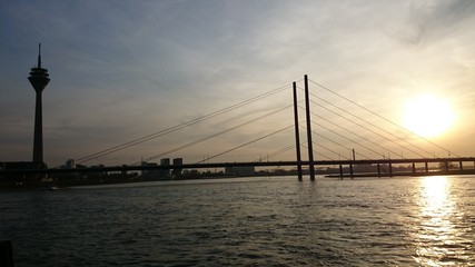 Fototapeta na wymiar Düsseldorf Rheinbrücke