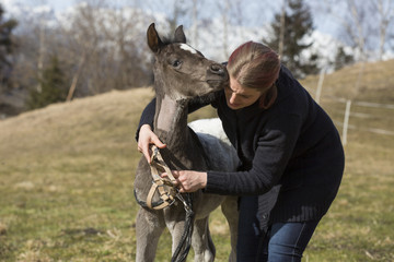 Junge Frau Mit Hohlen
