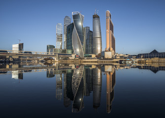 Город Москва. Деловой центр Москва-Сити на восходе.