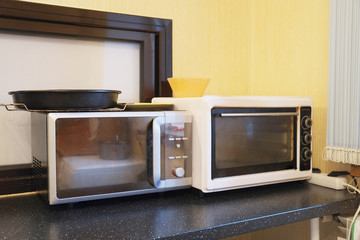 Empty microwave oven