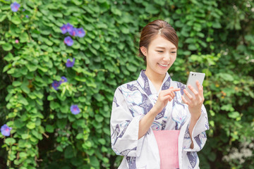 浴衣を着た女性