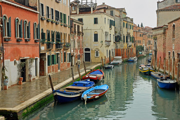 Fototapeta na wymiar Venice, Mori fondamenta along rio of Misericordia canal