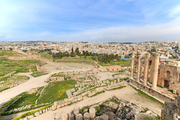 Fototapeta na wymiar Ruins of the ancient Jerash, in modern Jordan