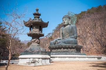 Fototapeta na wymiar Buddha in the Sinheungsa Temple.